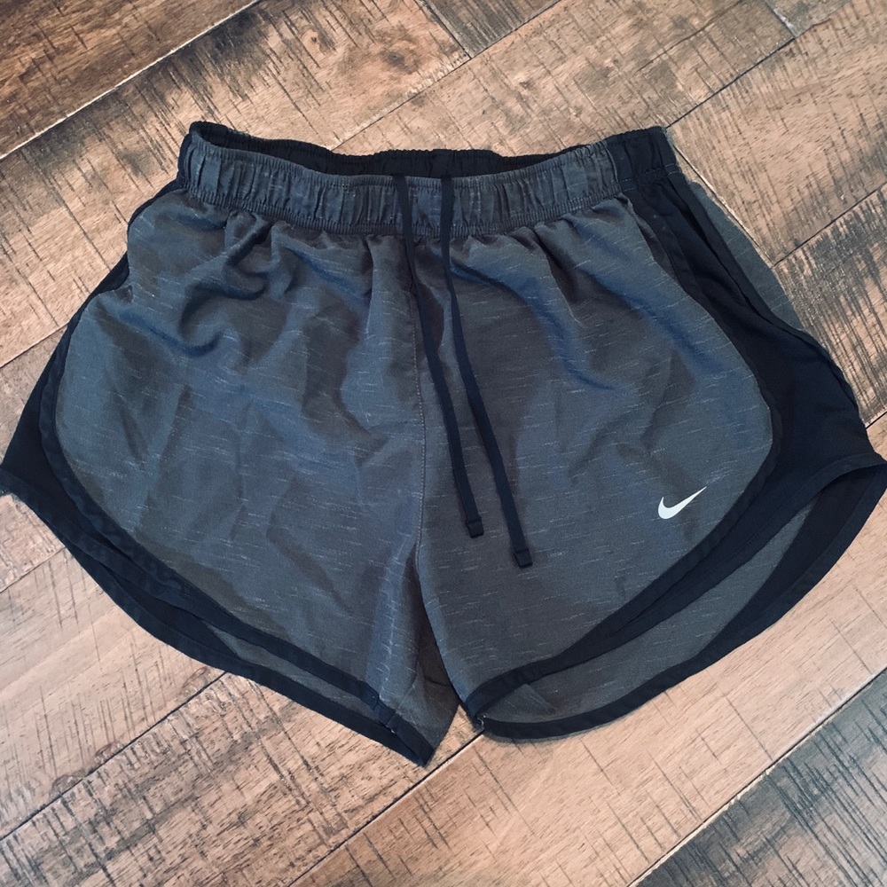 Nike Dry fit women’s tempo running short | Size M